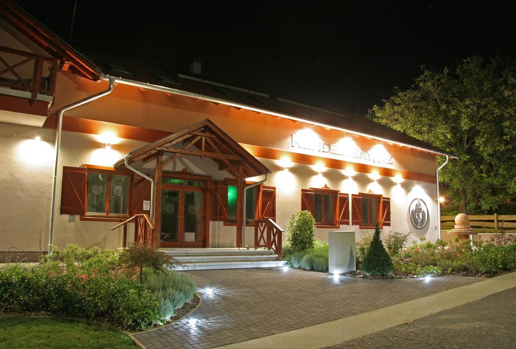 Hotel Gasztro Elmenybirtok - Balatonlelle-Radpuszta Exteriér fotografie