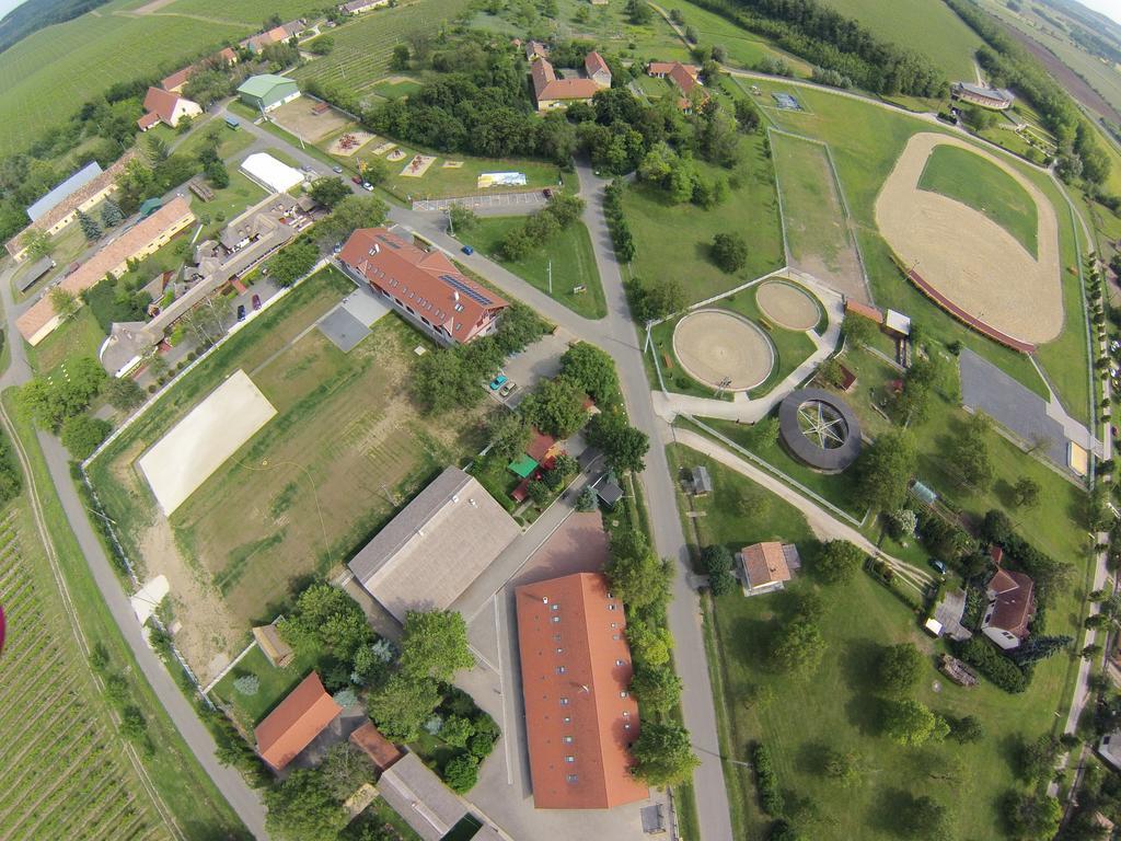 Hotel Gasztro Elmenybirtok - Balatonlelle-Radpuszta Exteriér fotografie